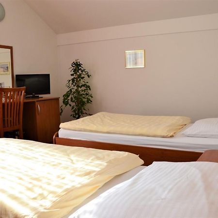 Guesthouse Bajc Vrhnika Buitenkant foto